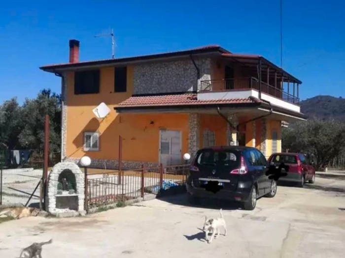 Casa con 6 locali in vendita in Via Colombo Giorla, Petrizzi
