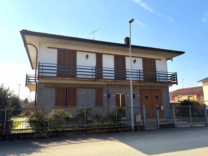 Casa quadrilocale in vendita in Largo Maggio, Centro, Garlasco