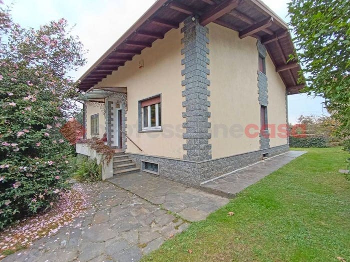 Casa quadrilocale in vendita in VIA ALLA CARTIERA, Centro, Lesa