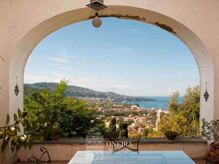 Casa con 6 locali in vendita in Centro, Meta