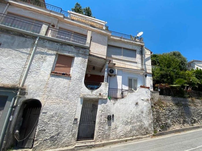 Casa con 5 locali in vendita in Via Nazionale, Letojanni