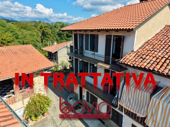 Casa con 6 locali in vendita in Via Campalvero, Casapinta