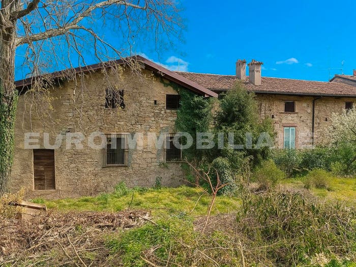 Casa con 6 locali in vendita in Via alla Fontana, Carobbio, Carobbio degli Angeli