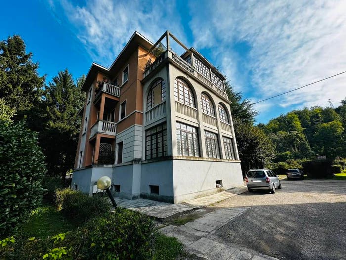 Appartamento con 5 locali in vendita in Via per Lonate, Cairate