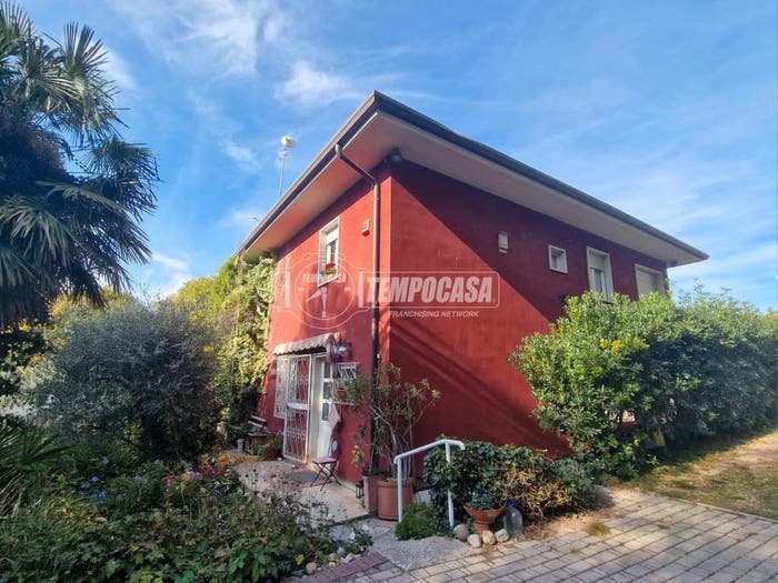 Casa con 6 locali in vendita in Strada Sopra Paerno, Centro, Bardolino