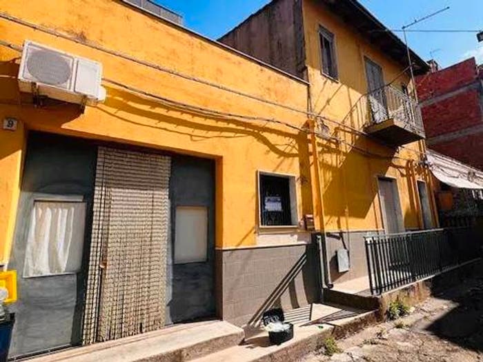 Casa con 5 locali in vendita in Via Dogali No Number, Adrano
