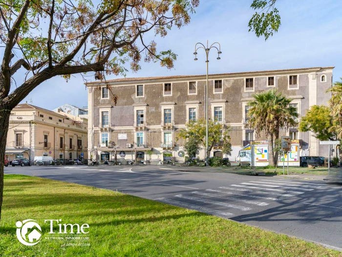 Casa con 6 locali in vendita in Piazza dei Martiri, Centro Storico, Catania