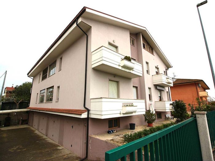 Casa quadrilocale in vendita in Via Giancarlo Pajetta, Mosciano Sant'Angelo
