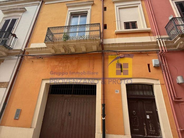 Appartamento quadrilocale in vendita in VIA MANZONI, Centro Storico, Brindisi