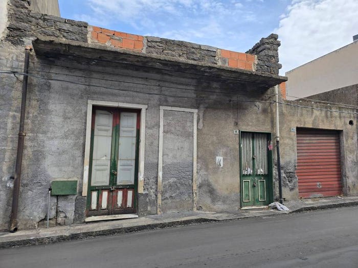 Casa con 6 locali in vendita in Via Mondello, Paternò
