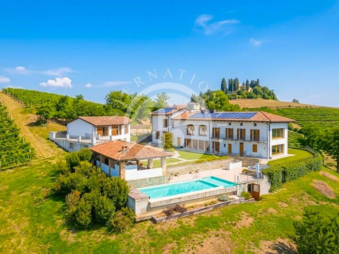 Casa con 6 locali in vendita in Agliano Terme