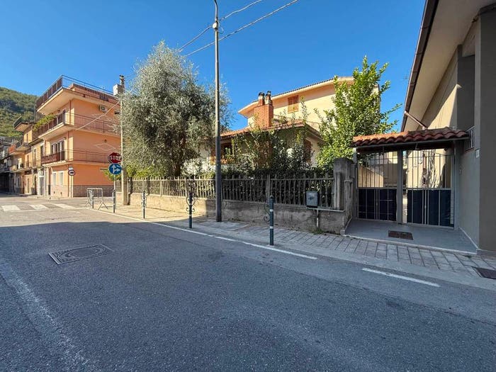 Casa con 6 locali in vendita in Via Alfonso e Gaetano Botta, Siano