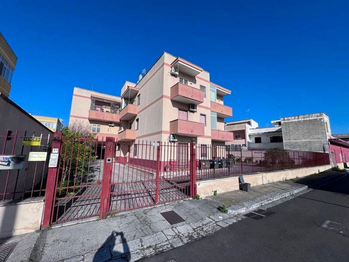 Appartamento quadrilocale in vendita in Via Sicilia, Campi Salentina