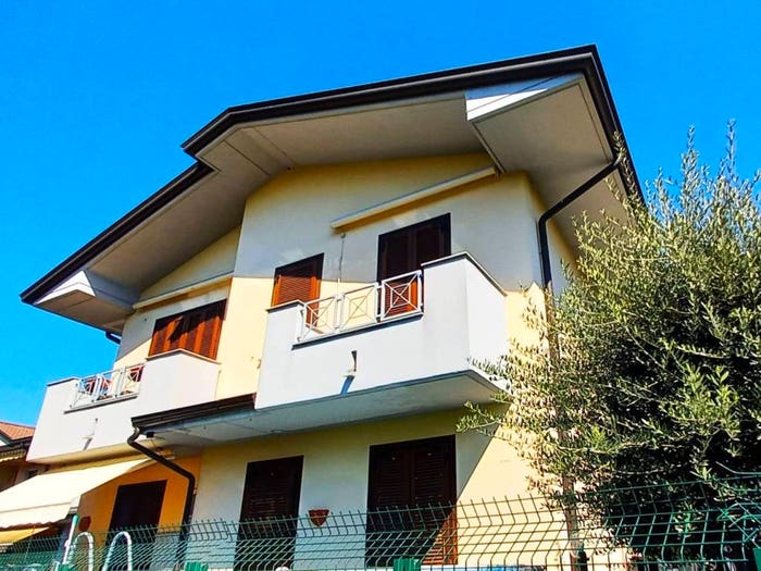 Appartamento trilocale in vendita in Via Novembre, Centro, Arcene