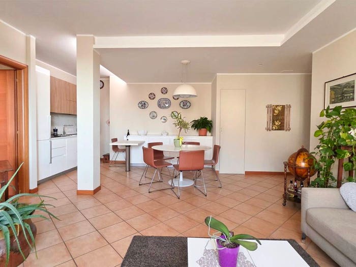 Appartamento trilocale in vendita in Via Giuseppe Garibaldi, Centro, Barzanò