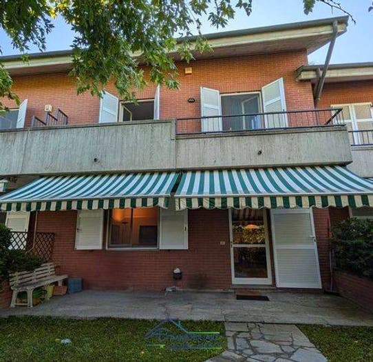 Casa con 6 locali in vendita in Via Delle Robinie, Centro, Pozzolo Formigaro