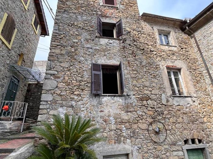 Casa quadrilocale in vendita in Follomonte, Follo