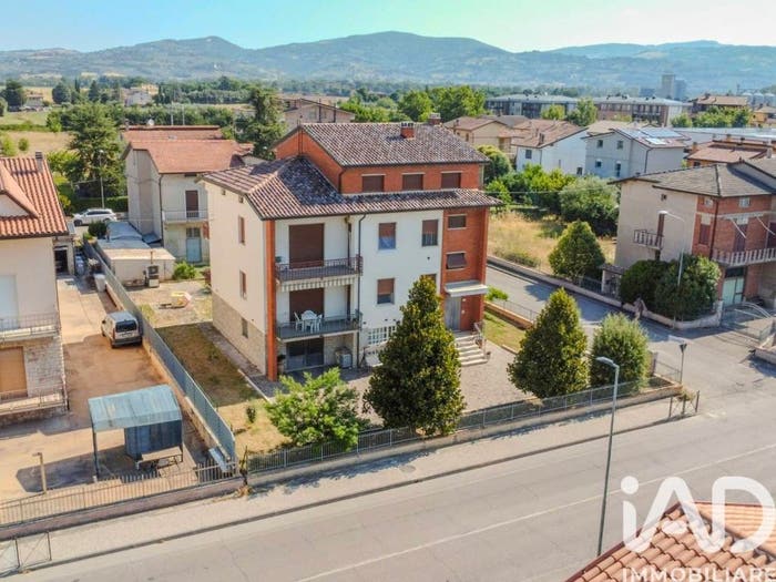 Casa con 6 locali in vendita in Via del Popolo, Bastia, Bastia Umbra
