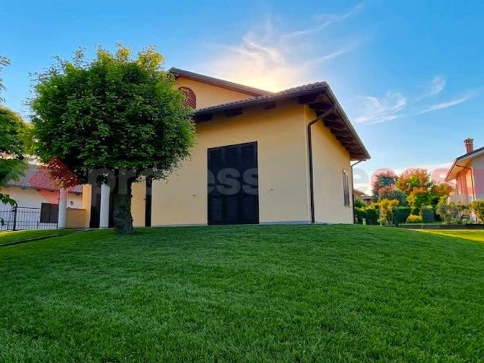 Casa con 6 locali in vendita in via mirco castellaro, Centro, Frossasco