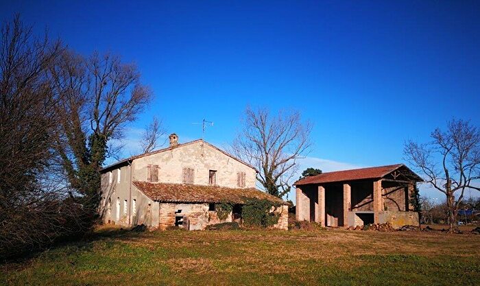 Casa con 10 locali in vendita in Forli'