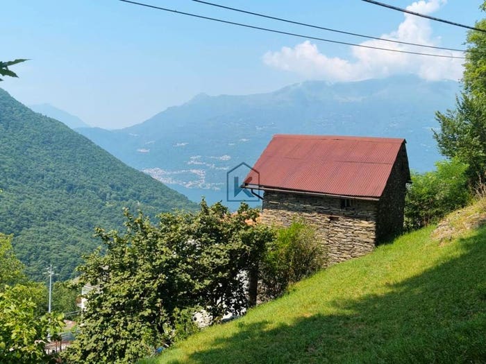 Casa trilocale in vendita in VIA PIAZZA, Introzzo, Valvarrone