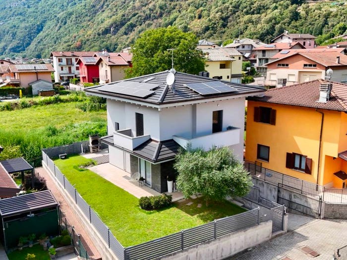 Casa con 6 locali in vendita in Via Valeriana, Campovico, Morbegno