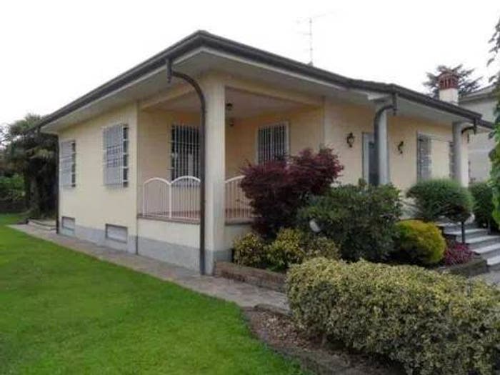 Casa quadrilocale in vendita in Via Casentino, Boscherona, Monza