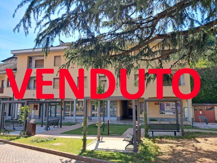 Casa con 6 locali in vendita in Via Piave, Centro, Azzate