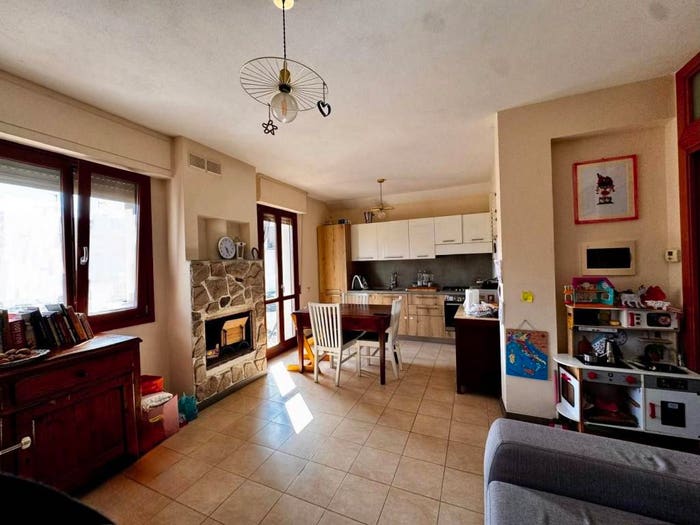 Appartamento trilocale in vendita in Via della Tinaia, Serravalle Tinaia, Empoli