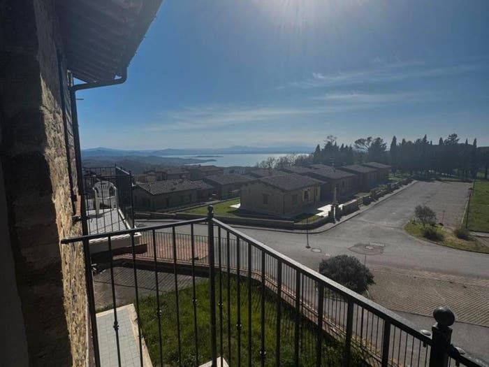 Appartamento trilocale in vendita in Strada Provinciale di Castel Rigone, Castel Rigone, Passignano sul Trasimeno