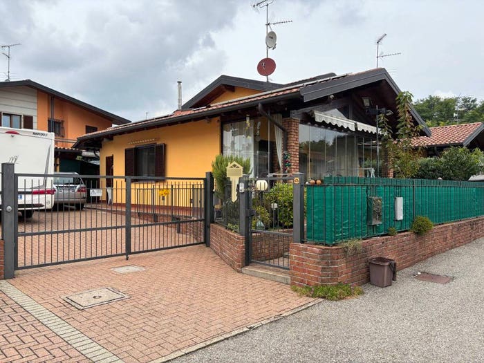 Casa quadrilocale in vendita in Via Cesare Battisti, Centro, Invorio