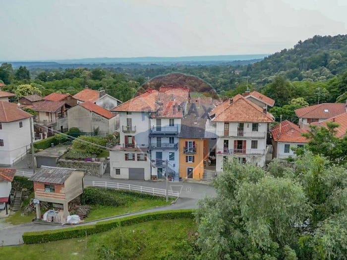 Casa con 6 locali in vendita in Frazione Ferrere, Ferrere, Valle San Nicolao