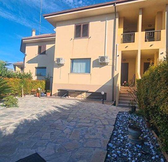 Casa con 5 locali in vendita in Viale Tommaso Campanella, Mater Domini Cavita, Catanzaro