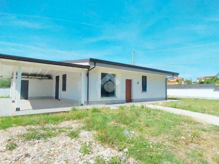 Casa trilocale in vendita in Via Marsella, Rocca d'Evandro