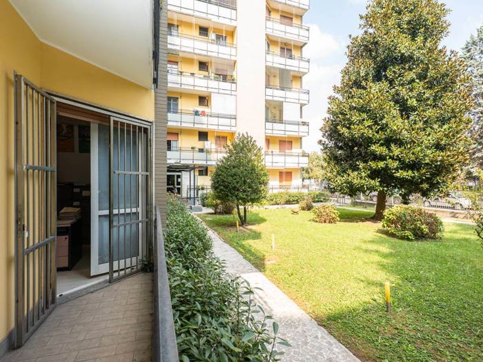Appartamento quadrilocale in vendita in Via Paolo Goglio, Centro, Rho