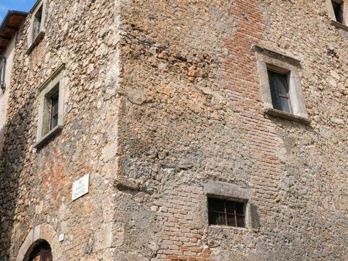 Casa con 6 locali in vendita in Via Alardo angolo Via D'Angiò, Centro, Scurcola Marsicana
