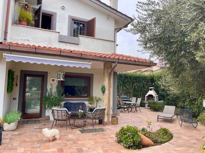 Casa con 6 locali in vendita in Via Monterano, Manziana