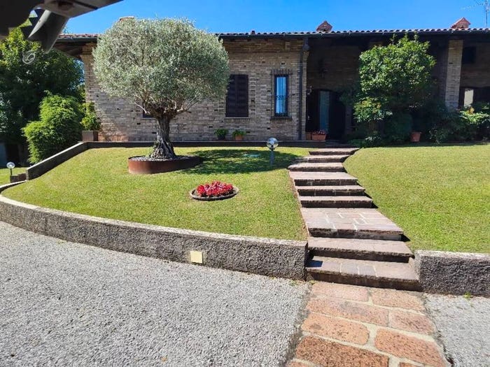 Casa quadrilocale in vendita in Via Monte Lungo, Cabiate