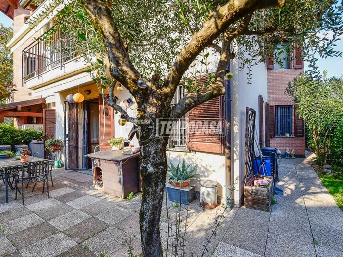 Appartamento trilocale in vendita in Via Calabria, Vighizzolo Cascina Varenna, Cantù