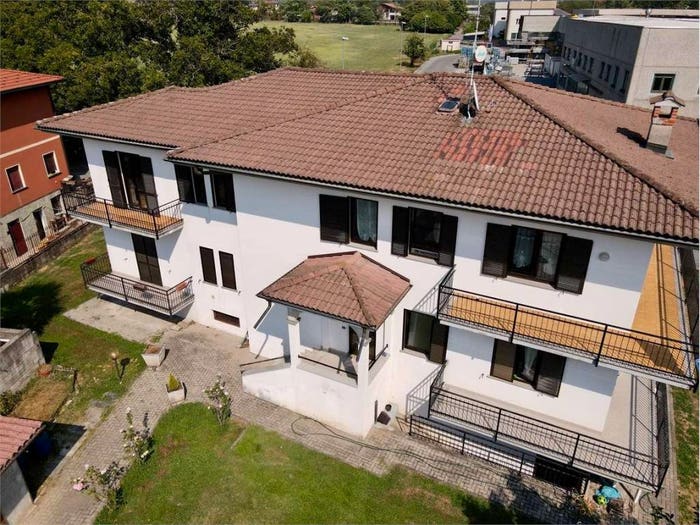 Casa con 6 locali in vendita in Via Fratelli Campioni, Centro, Porlezza
