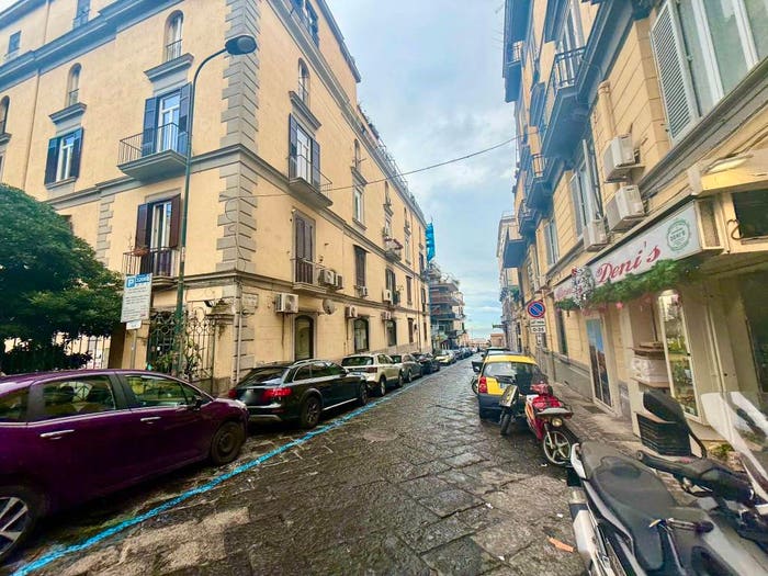 Appartamento bilocale in vendita in Via della Croce Rossa, Chiaia, Napoli
