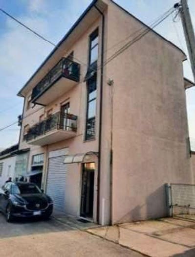 Appartamento con 6 locali in vendita in Via monte pasubio, Montecchio Maggiore Alte Ceccato, Montecchio Maggiore
