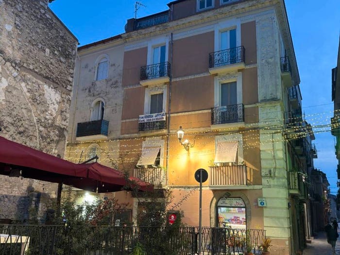 Appartamento con 6 locali in vendita in Via Dante Alighieri, Centro, Fondi