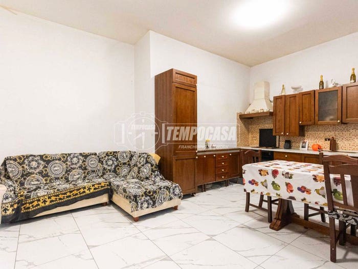 Casa quadrilocale in vendita in Piazza tre Martiri, Centro, Merone