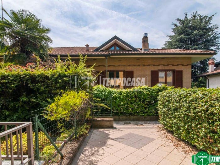 Casa quadrilocale in vendita in Via MONVISO, Centro, Garbagnate Milanese
