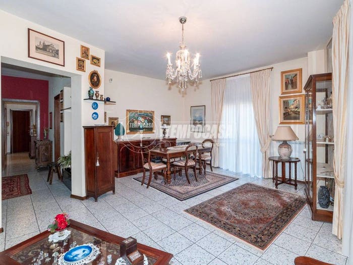 Appartamento con 5 locali in vendita in Via Fratelli Bandiera, Centro, Gravina di Catania