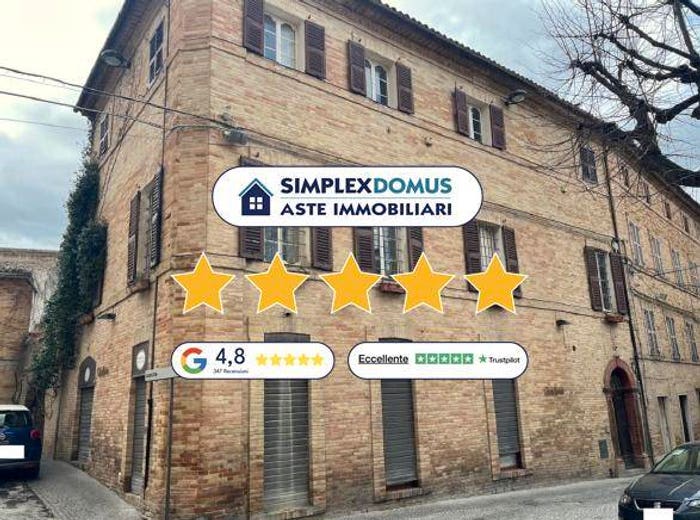 Casa con 6 locali in vendita in Via Cavour, Centro, Corridonia