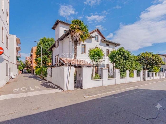 Casa con 6 locali in vendita in Via G Balduzzi, Centro, Mortara