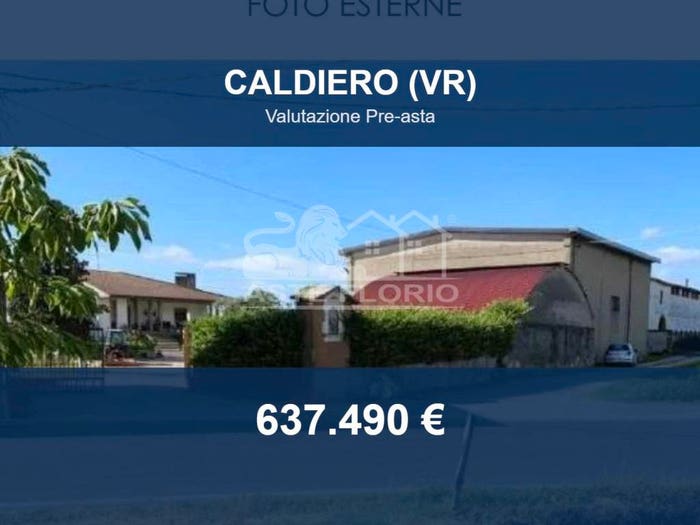 Casa con 6 locali in vendita in Via Santi, Centro, Caldiero