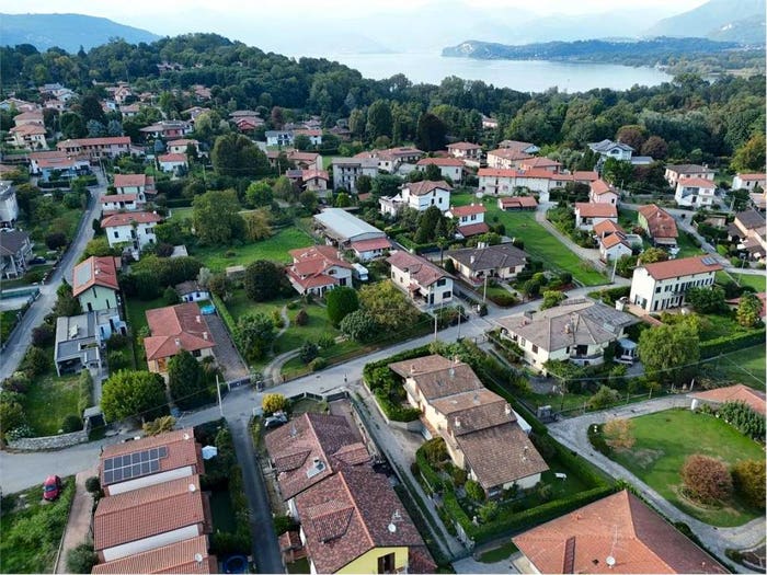 Casa con 6 locali in vendita in Via CEE, Centro, Ispra